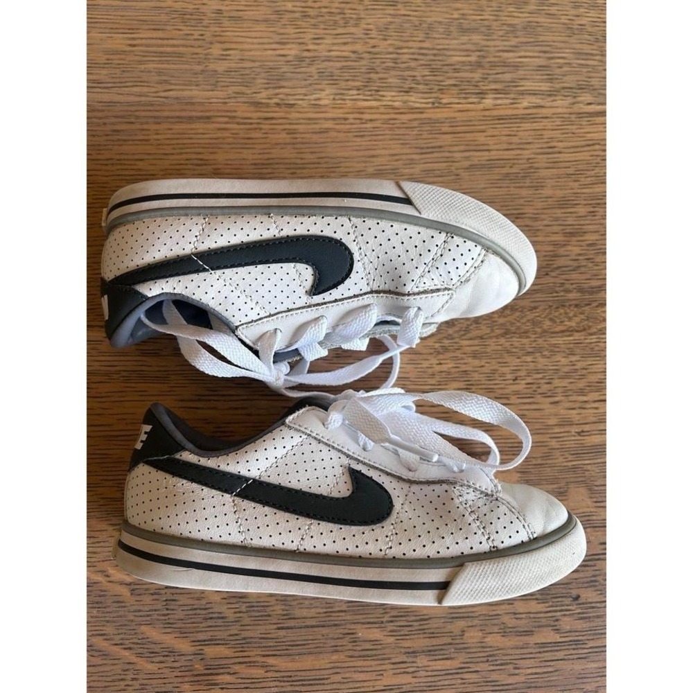 Nike little kid Lace-Up‎ Sneakers – Size 9.5C